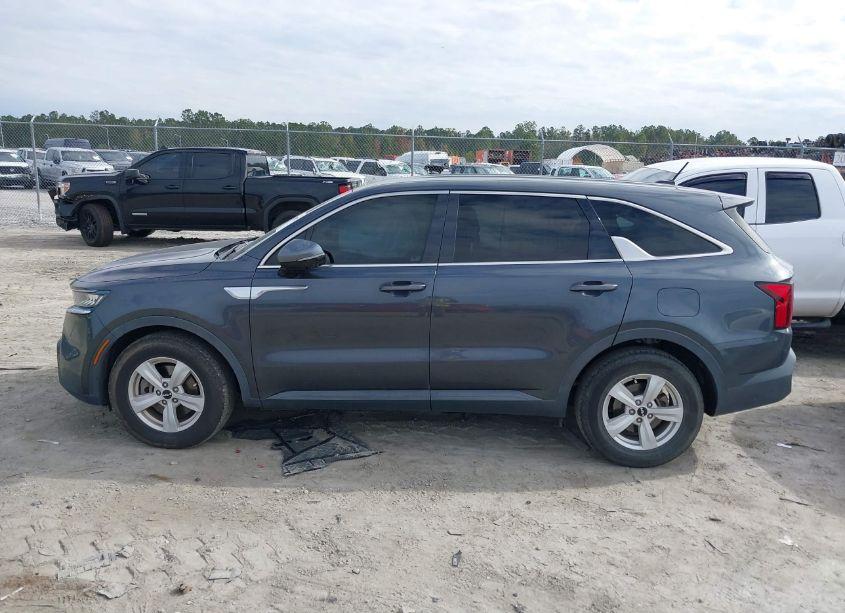 Photo 14 of 2022 Kia Sorento LX (VIN 5XYRG4LC6NG095567)