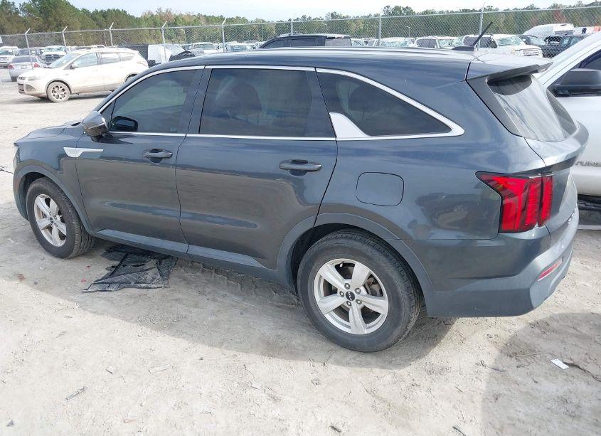 Photo 3 of 2022 Kia Sorento LX (VIN 5XYRG4LC6NG095567)