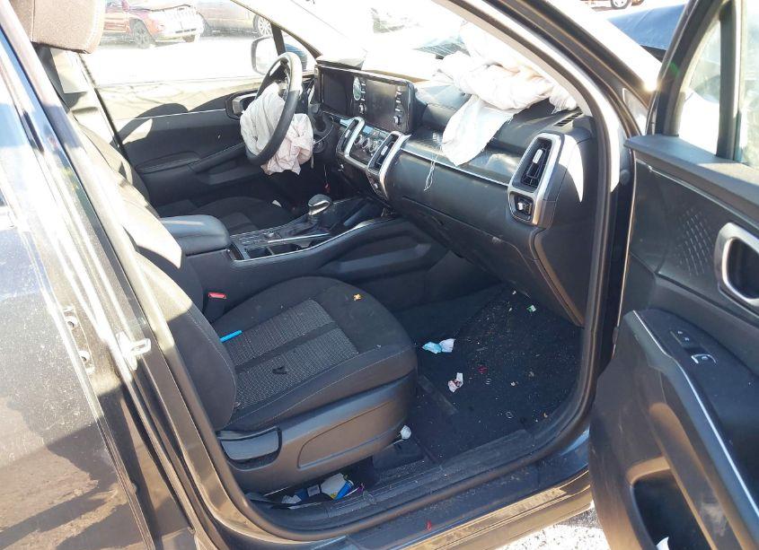 Photo 5 of 2022 Kia Sorento LX (VIN 5XYRG4LC6NG136117)