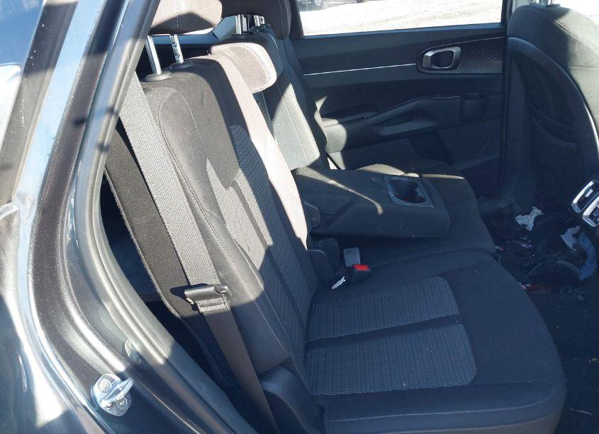 Photo 8 of 2022 Kia Sorento LX (VIN 5XYRG4LC6NG136117)