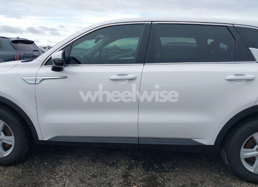 Photo 14 of 2023 Kia Sorento LX (VIN 5XYRG4LC6PG215435)