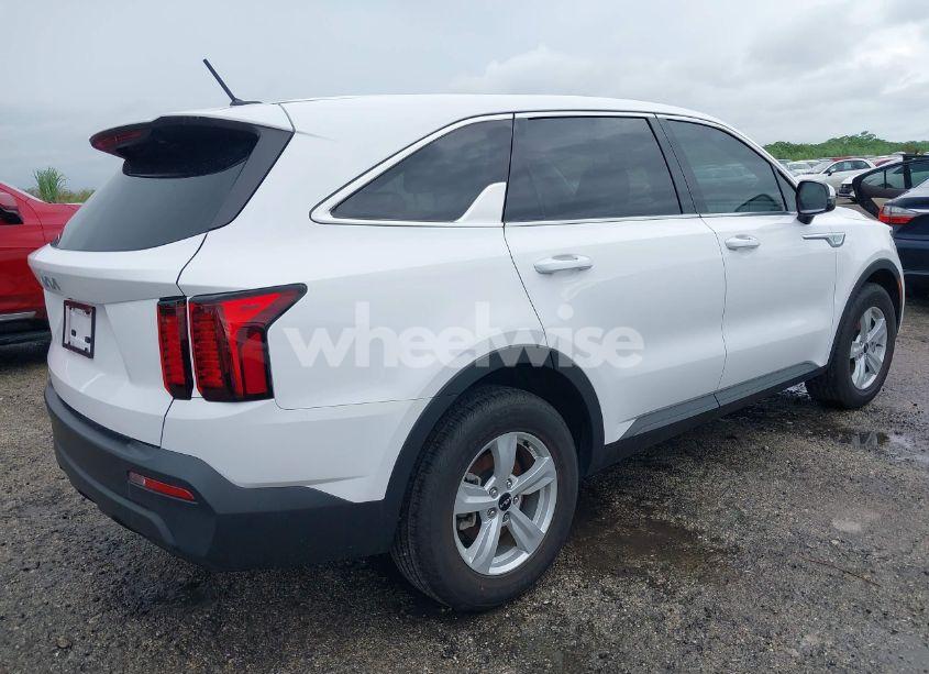 Photo 4 of 2023 Kia Sorento LX (VIN 5XYRG4LC6PG215435)