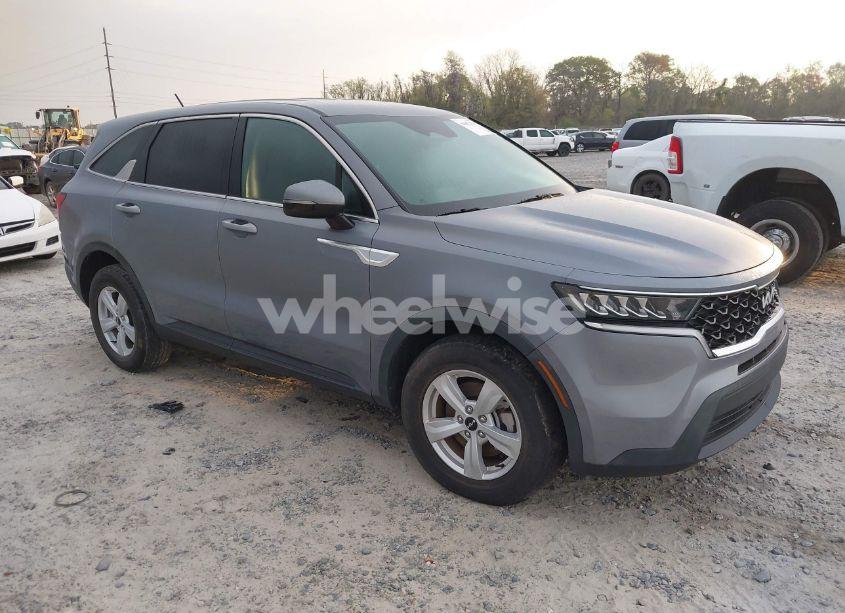 2022 Kia Sorento LX (VIN 5XYRG4LC8NG122154) main photo
