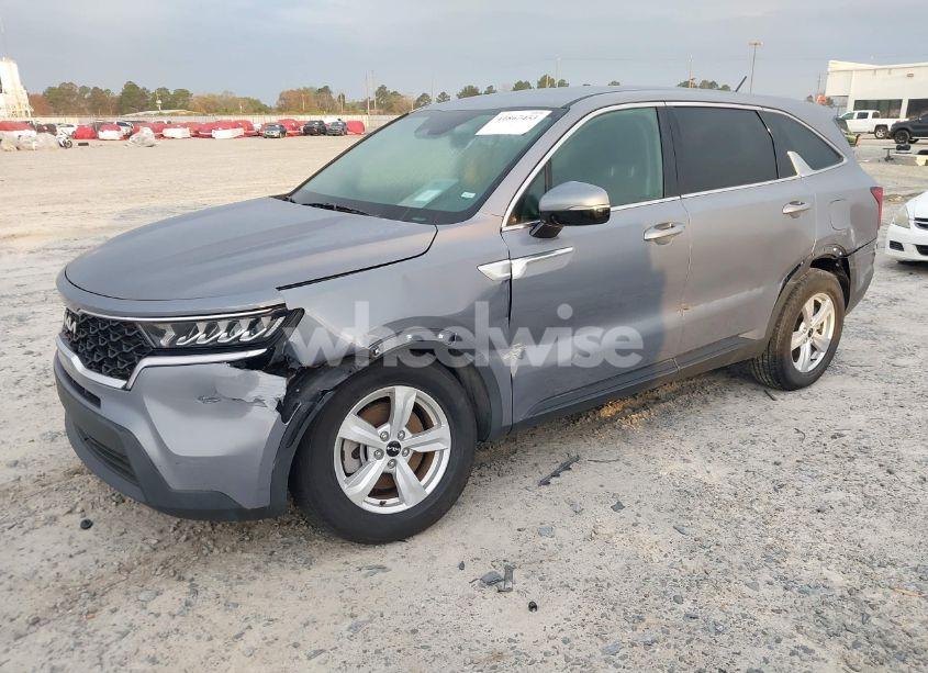Photo 2 of 2022 Kia Sorento LX (VIN 5XYRG4LC8NG122154)