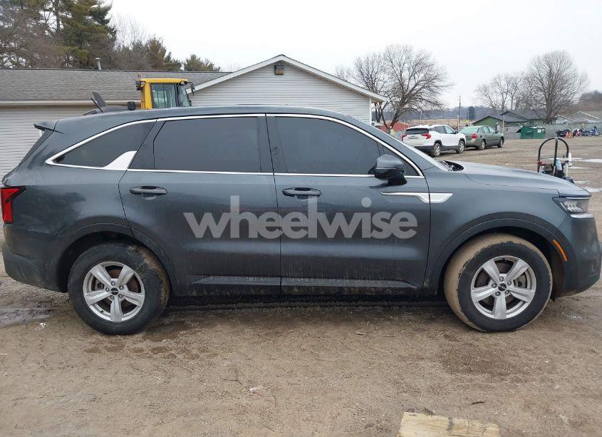 Photo 14 of 2022 Kia Sorento LX (VIN 5XYRG4LC8NG158815)