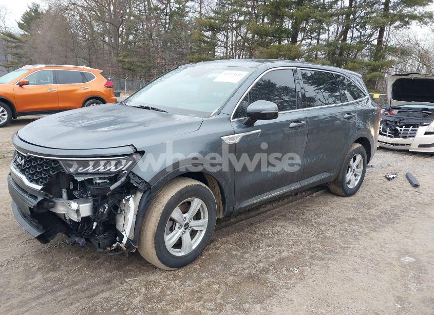 Photo 2 of 2022 Kia Sorento LX (VIN 5XYRG4LC8NG158815)