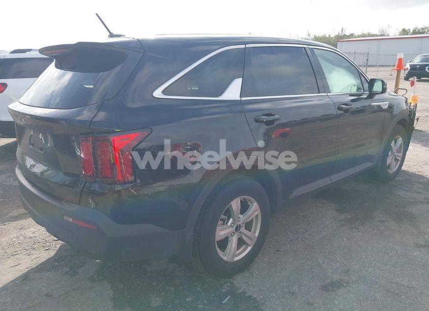 Photo 4 of 2023 Kia Sorento LX (VIN 5XYRG4LC8PG240207)