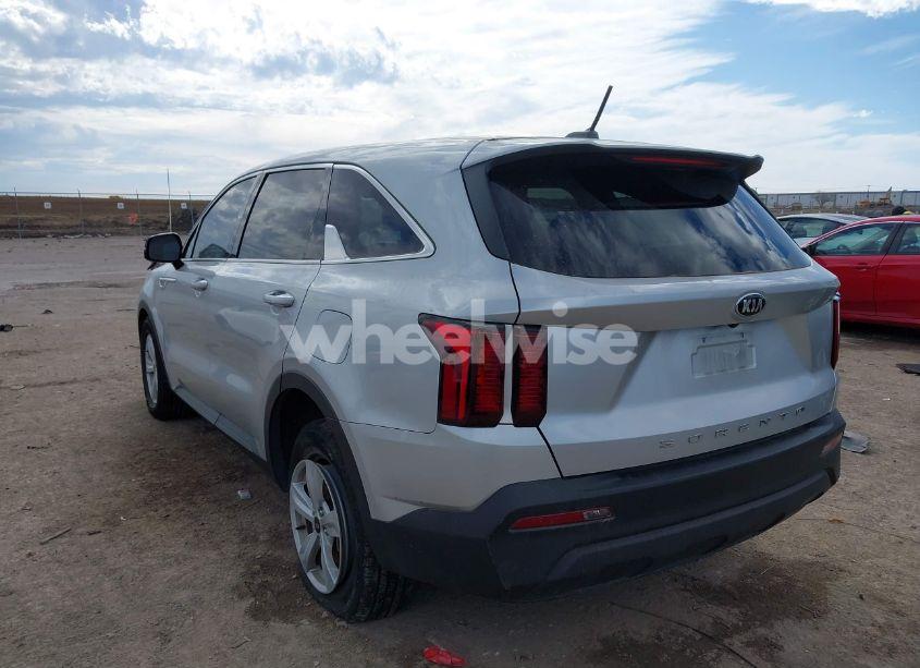 Photo 3 of 2021 Kia Sorento LX (VIN 5XYRG4LC9MG056292)