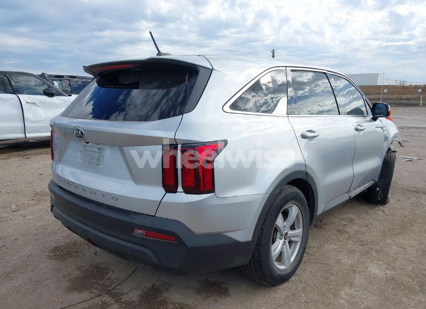 Photo 4 of 2021 Kia Sorento LX (VIN 5XYRG4LC9MG056292)