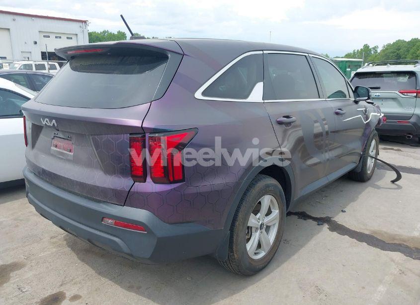 Photo 4 of 2022 Kia Sorento LX (VIN 5XYRG4LC9NG091772)