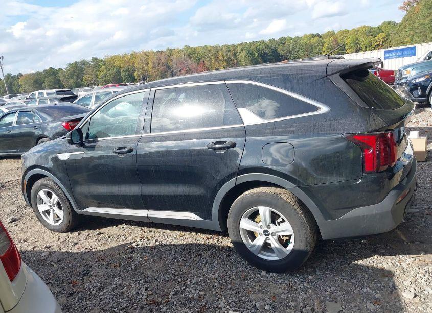 Photo 15 of 2022 Kia Sorento LX (VIN 5XYRG4LCXNG103749)