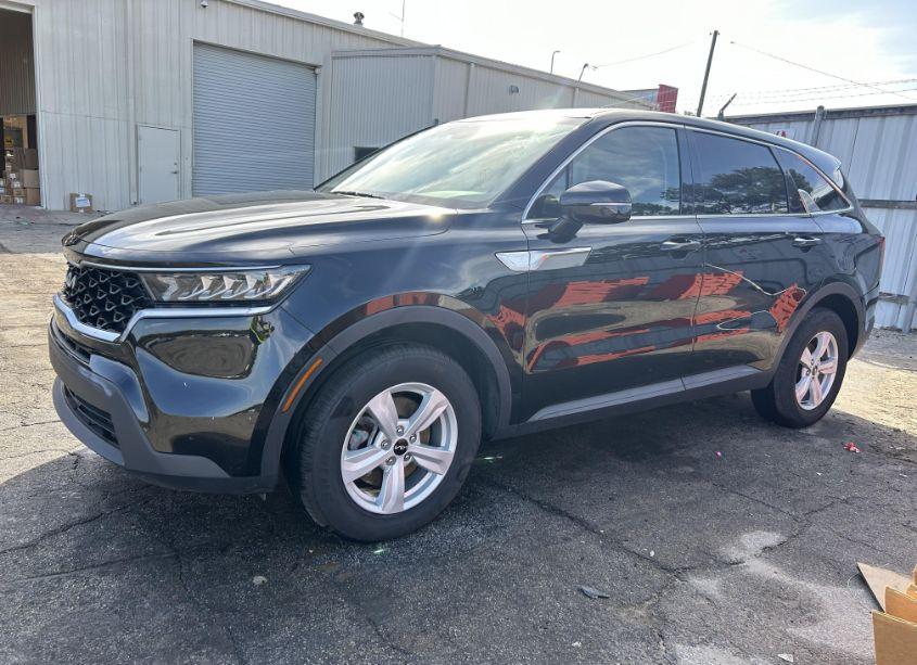Photo 2 of 2022 Kia Sorento LX (VIN 5XYRG4LCXNG103749)