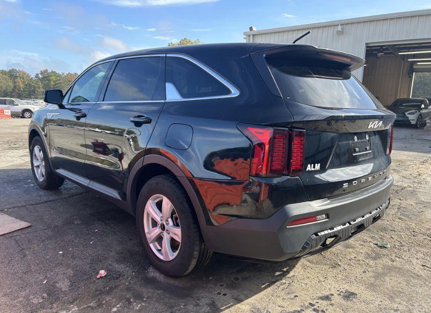 Photo 3 of 2022 Kia Sorento LX (VIN 5XYRG4LCXNG103749)