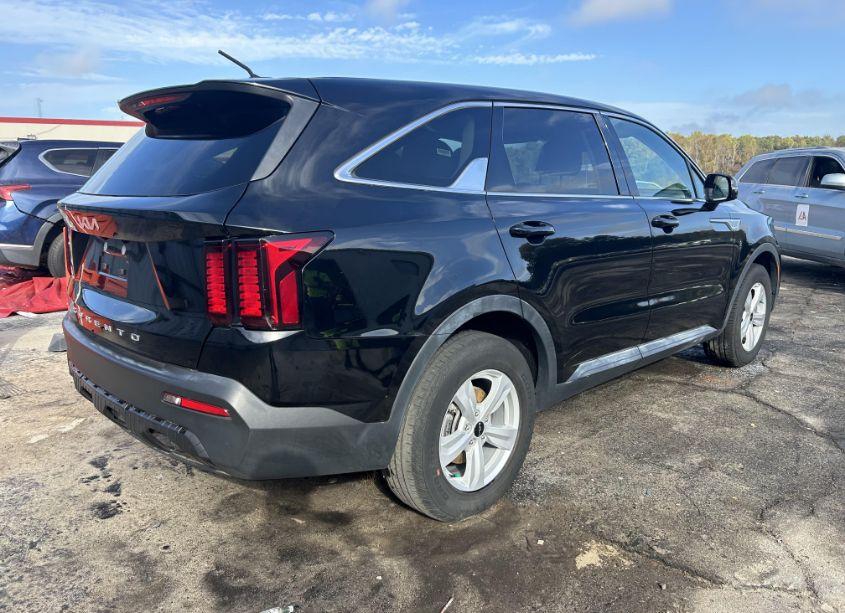 Photo 4 of 2022 Kia Sorento LX (VIN 5XYRG4LCXNG103749)