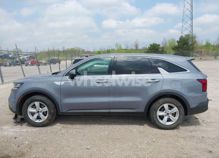 Photo 14 of 2022 Kia Sorento LX (VIN 5XYRG4LCXNG107106)