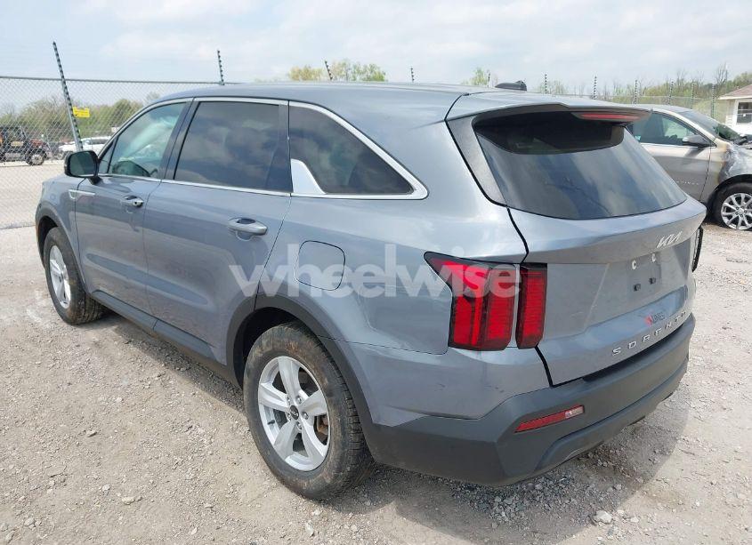Photo 3 of 2022 Kia Sorento LX (VIN 5XYRG4LCXNG107106)