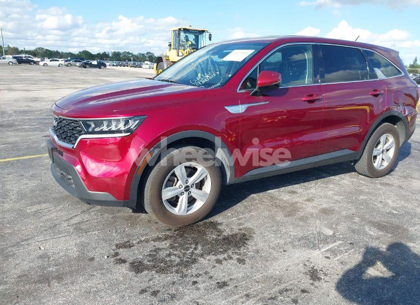 Photo 2 of 2022 Kia Sorento LX (VIN 5XYRGDLC0NG100214)