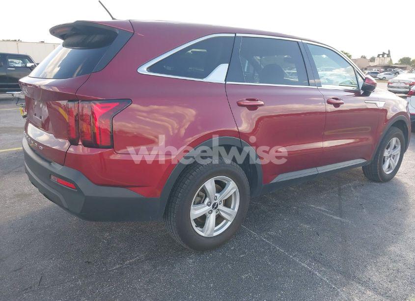 Photo 4 of 2022 Kia Sorento LX (VIN 5XYRGDLC0NG100214)