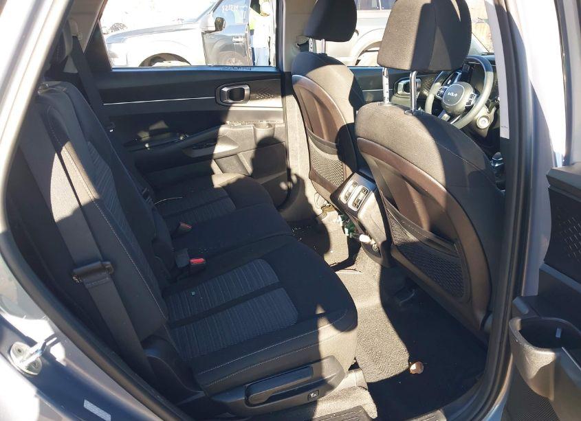 Photo 8 of 2022 Kia Sorento LX (VIN 5XYRGDLC4NG075060)