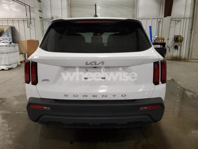Photo 5 of 2022 KIA SORENTO LX (VIN 5XYRGDLC4NG080890)