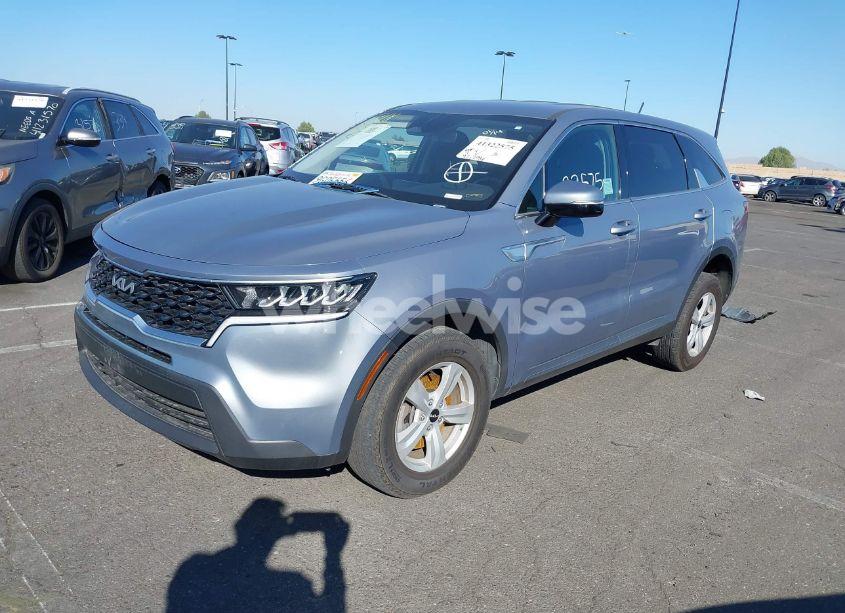 Photo 2 of 2022 Kia Sorento LX (VIN 5XYRGDLC4NG120322)