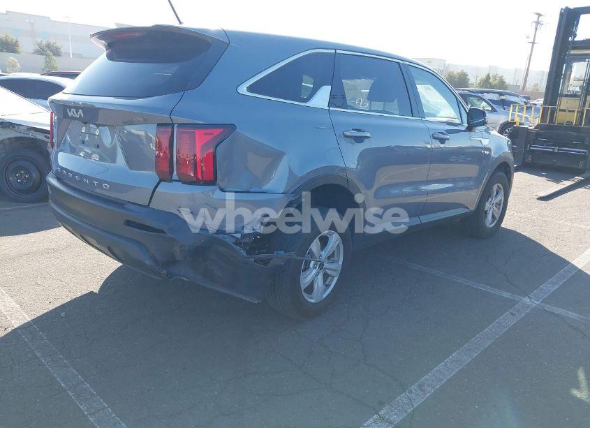 Photo 4 of 2022 Kia Sorento LX (VIN 5XYRGDLC4NG120322)