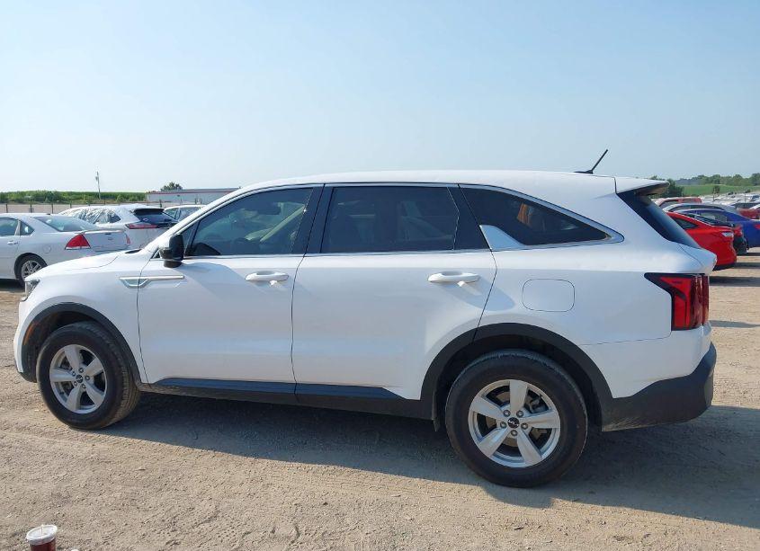 Photo 14 of 2022 Kia Sorento LX (VIN 5XYRGDLC4NG157855)