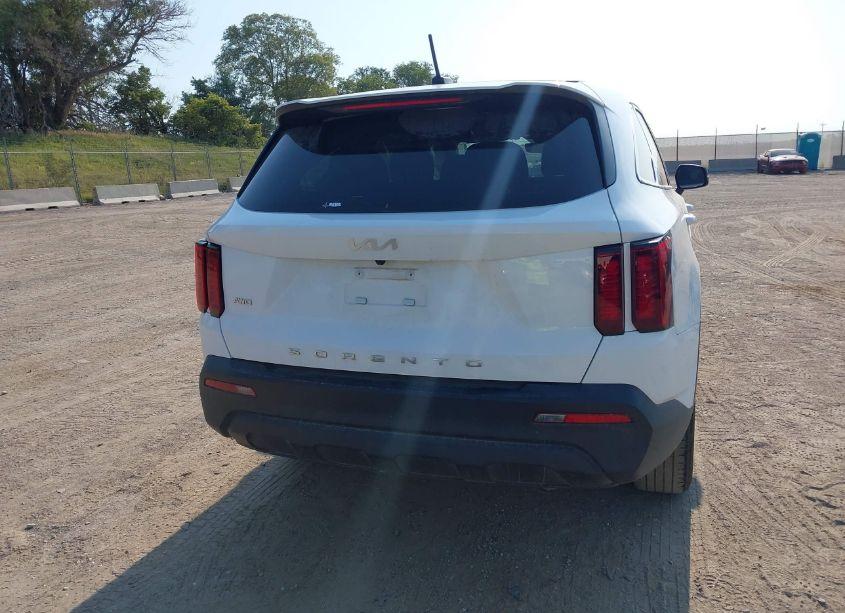 Photo 16 of 2022 Kia Sorento LX (VIN 5XYRGDLC4NG157855)