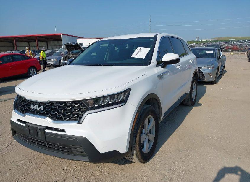 Photo 2 of 2022 Kia Sorento LX (VIN 5XYRGDLC4NG157855)