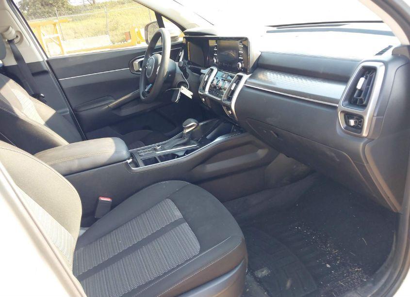 Photo 5 of 2022 Kia Sorento LX (VIN 5XYRGDLC4NG157855)