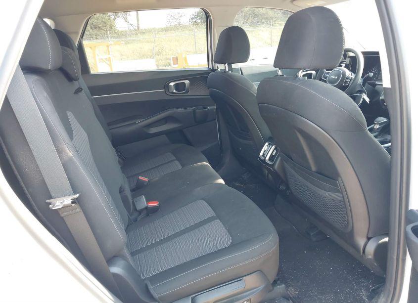 Photo 8 of 2022 Kia Sorento LX (VIN 5XYRGDLC4NG157855)