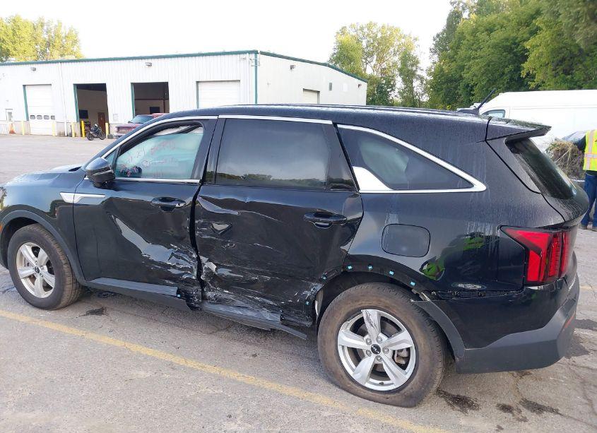 Photo 6 of 2023 Kia Sorento LX (VIN 5XYRGDLC4PG233934)