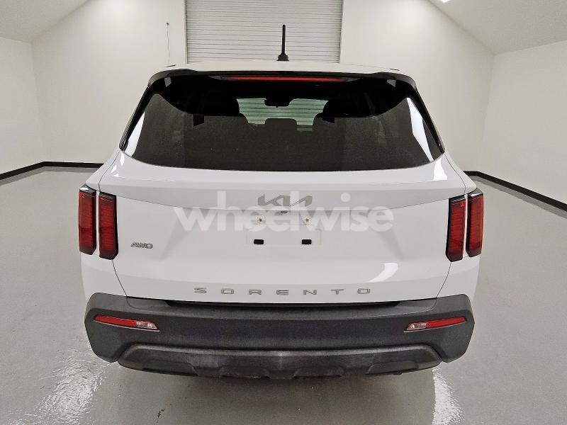 Photo 2 of 2022 KIA SORENTO LX (VIN 5XYRGDLC6NG100363)