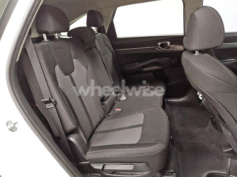 Photo 4 of 2022 KIA SORENTO LX (VIN 5XYRGDLC6NG100363)