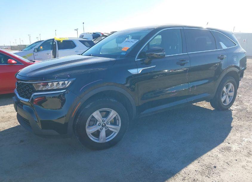 Photo 2 of 2021 Kia Sorento LX (VIN 5XYRGDLC7MG046456)