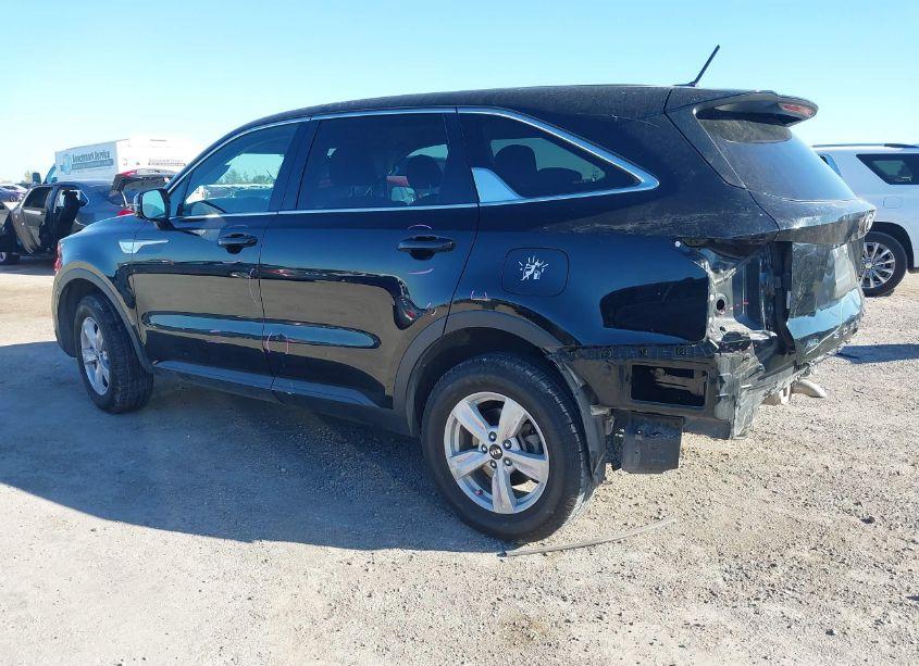 Photo 3 of 2021 Kia Sorento LX (VIN 5XYRGDLC7MG046456)