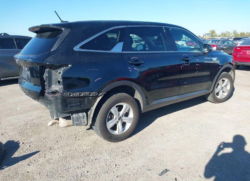 Photo 4 of 2021 Kia Sorento LX (VIN 5XYRGDLC7MG046456)