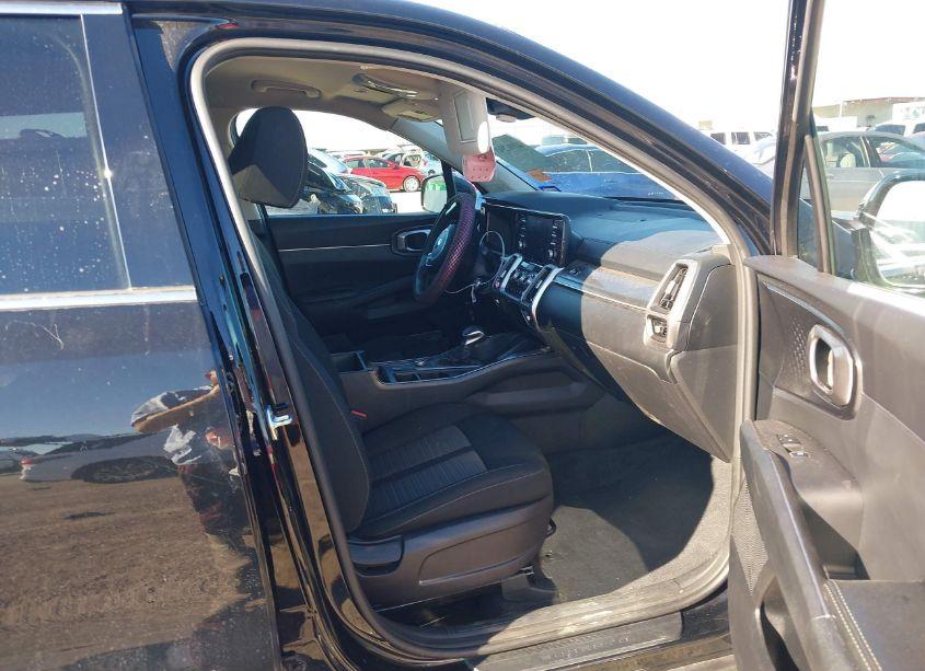Photo 5 of 2021 Kia Sorento LX (VIN 5XYRGDLC7MG046456)