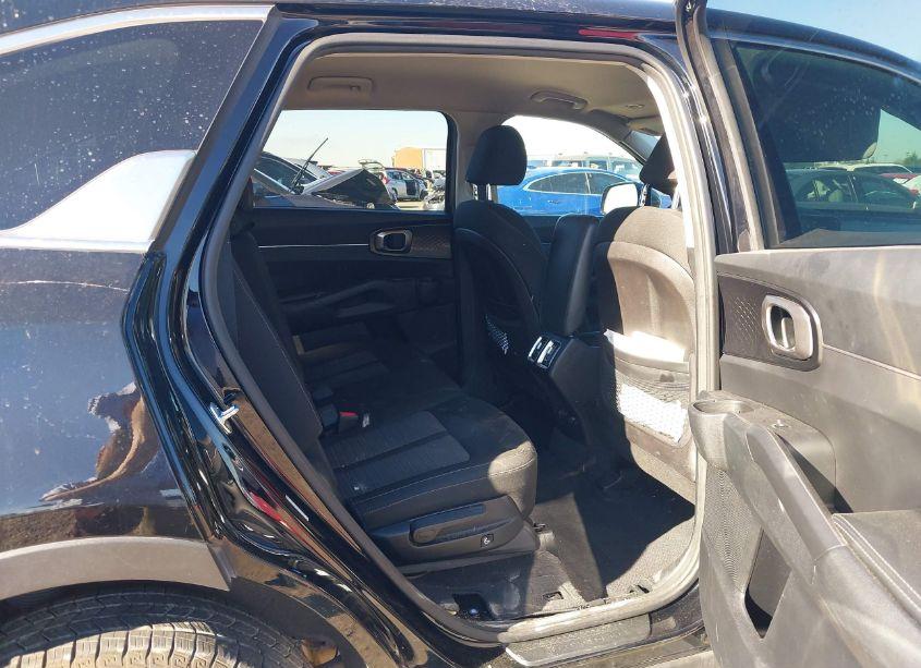 Photo 8 of 2021 Kia Sorento LX (VIN 5XYRGDLC7MG046456)