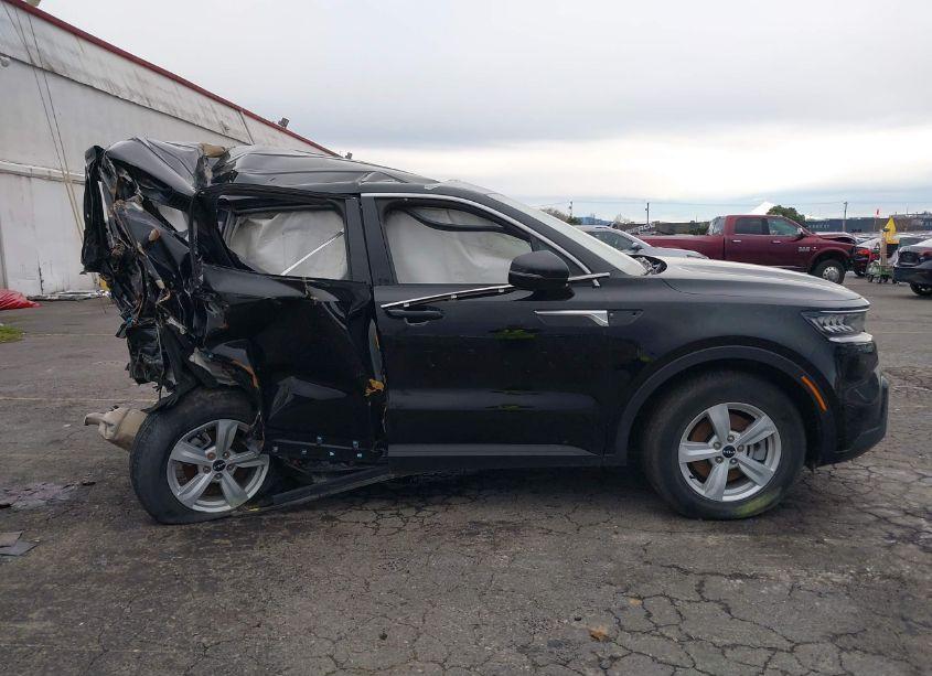 Photo 13 of 2023 Kia Sorento LX (VIN 5XYRGDLC7PG184020)