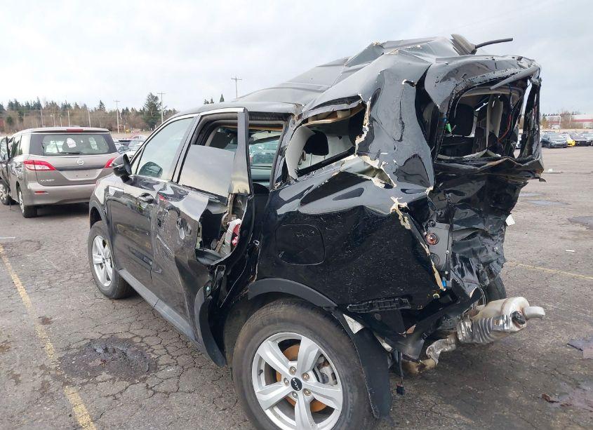 Photo 3 of 2023 Kia Sorento LX (VIN 5XYRGDLC7PG184020)