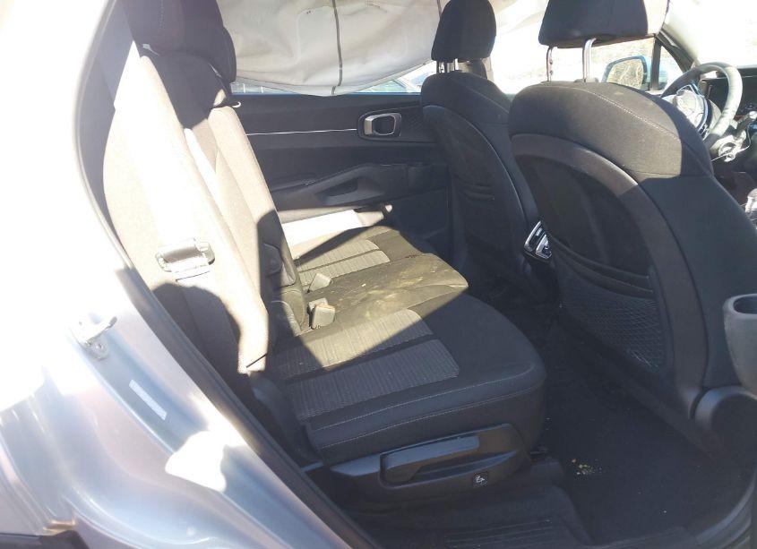 Photo 8 of 2022 Kia Sorento LX (VIN 5XYRGDLC9NG122793)
