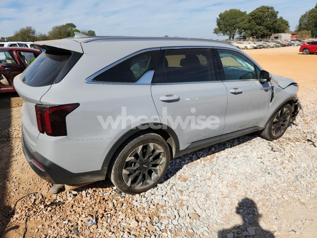 Photo 3 of 2024 KIA SORENTO EX (VIN 5XYRH4JF1RG307100)