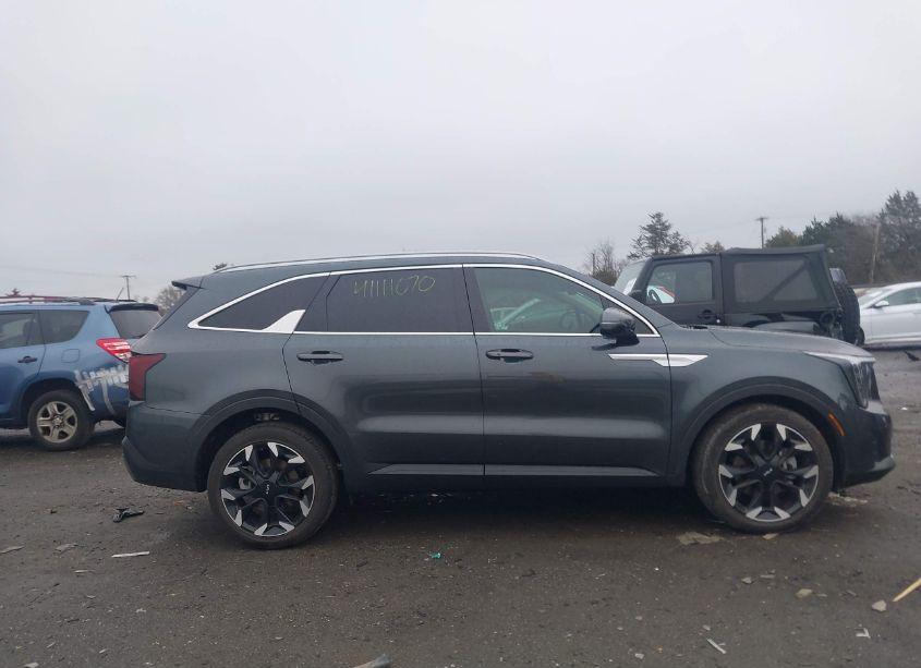 Photo 13 of 2025 Kia Sorento EX (VIN 5XYRH4JF8SG318455)