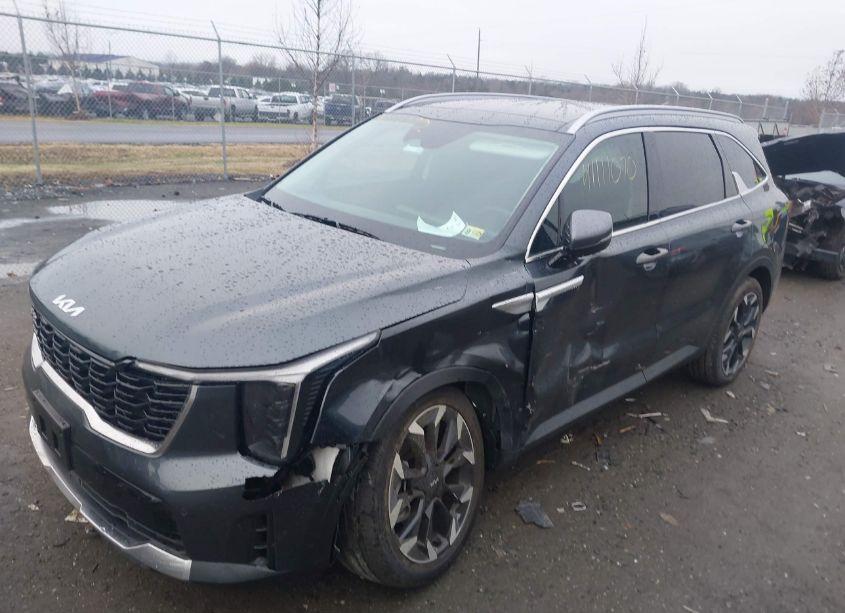 Photo 2 of 2025 Kia Sorento EX (VIN 5XYRH4JF8SG318455)