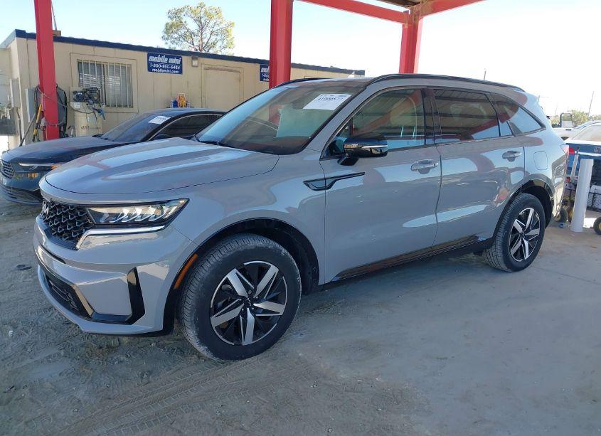 Photo 2 of 2022 Kia Sorento EX (VIN 5XYRH4LF0NG127324)