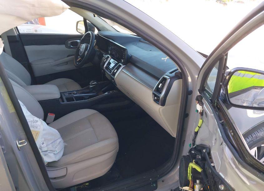 Photo 5 of 2022 Kia Sorento EX (VIN 5XYRH4LF0NG127324)