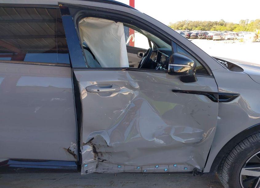 Photo 6 of 2022 Kia Sorento EX (VIN 5XYRH4LF0NG127324)