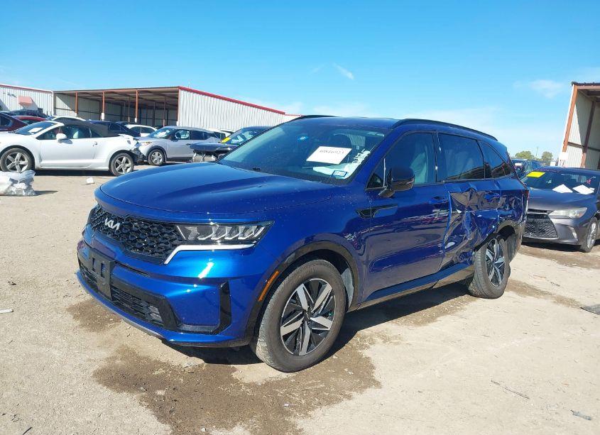 Photo 2 of 2023 Kia Sorento EX (VIN 5XYRH4LF0PG170175)
