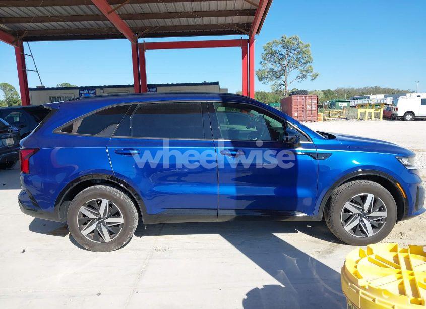 Photo 13 of 2023 Kia Sorento EX (VIN 5XYRH4LF2PG214080)